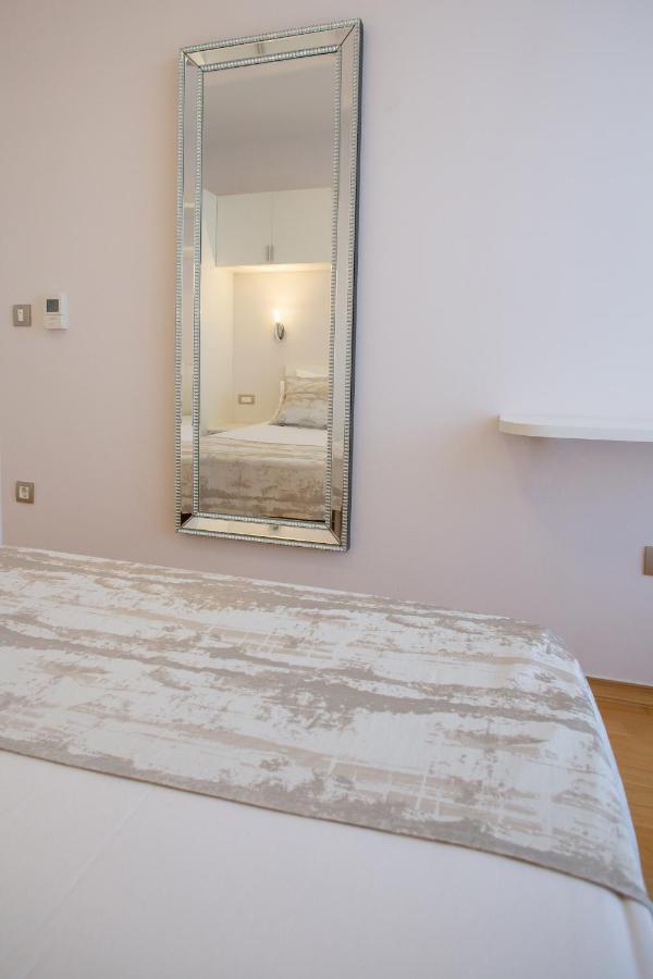 Pool Terrace Sea View Sarkic Apartment Novalja Exterior foto